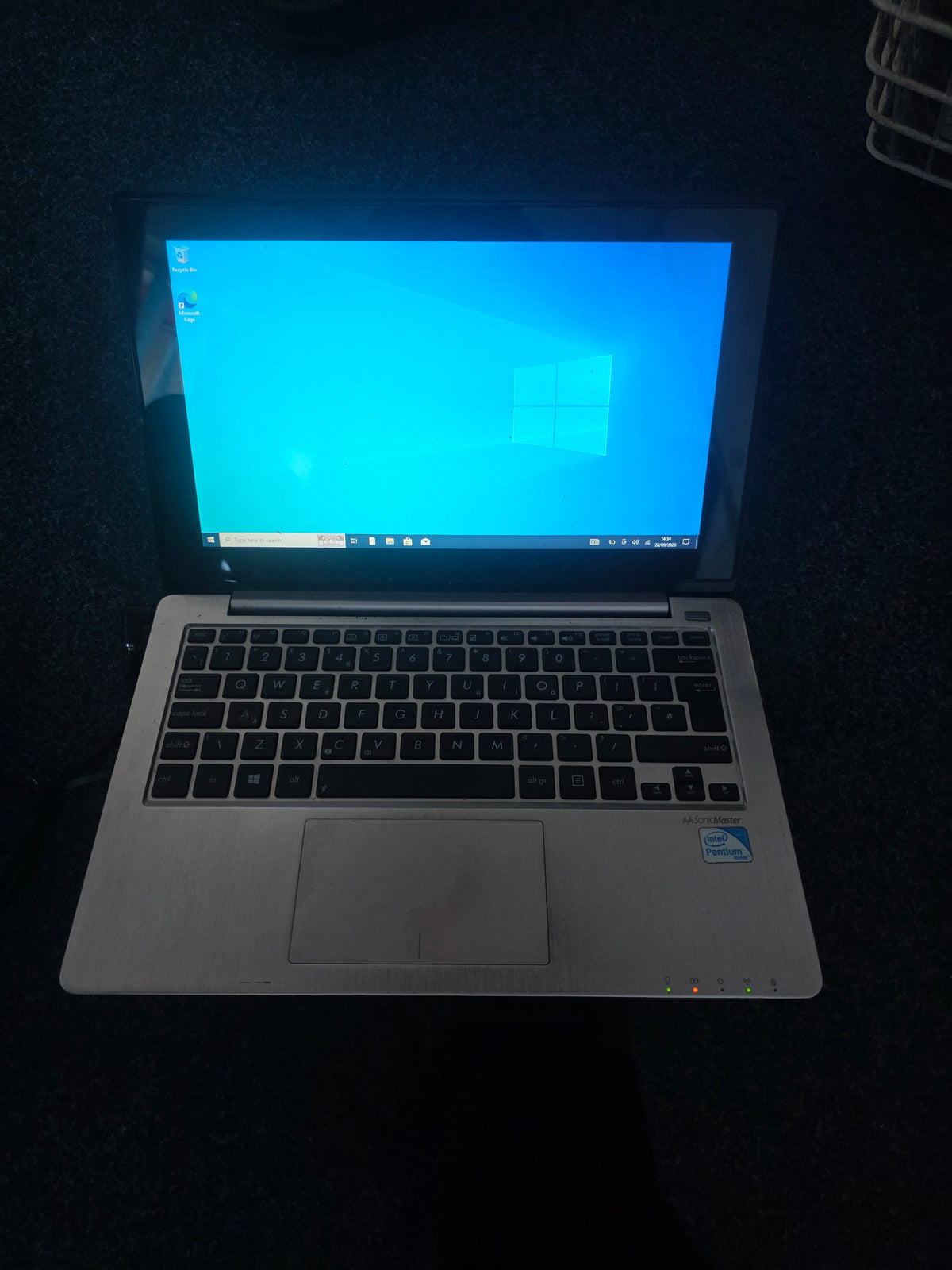 Asus Touchscreen S200E intel Pentium 4GB RAM 500GB HARD DRIVE
